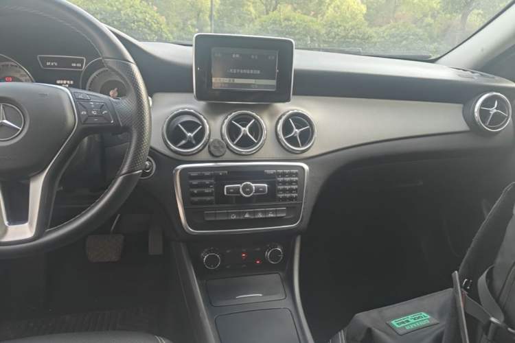 Used Mercedes-Benz GLA 2016 GLA 200 Sport Edition Audio And AC Panel