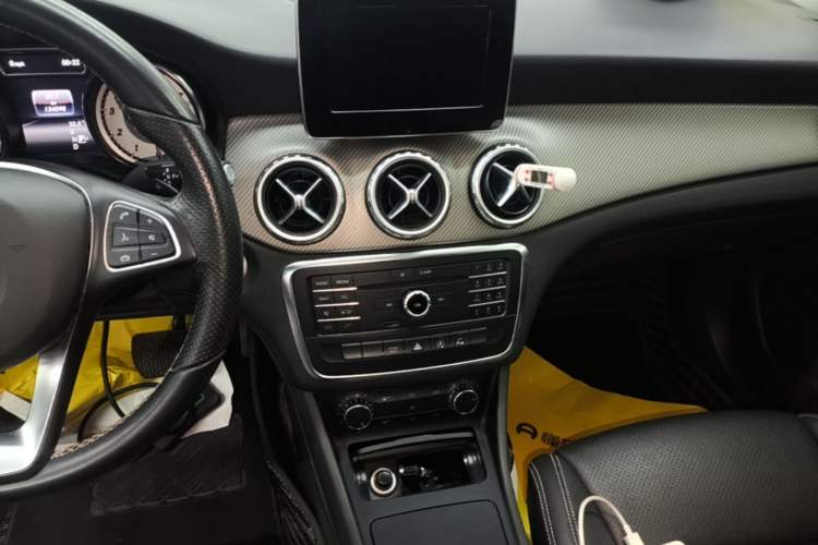 Used Mercedes-Benz GLA 2016 GLA 200 Sport Edition Audio And AC Panel
