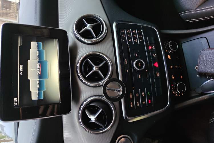 Used Mercedes-Benz GLA 2016 GLA 200 Fashion Model Audio And AC Panel