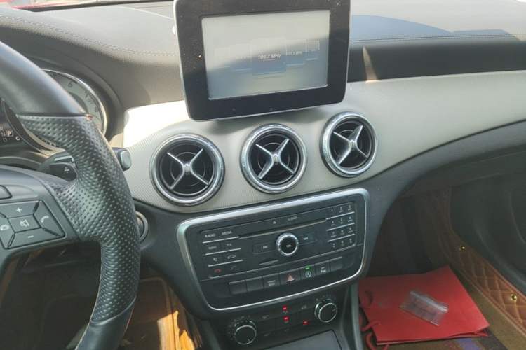 Used Mercedes-Benz GLA 2016 GLA 200 Fashion Model Audio And AC Panel