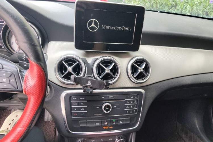 Used Mercedes-Benz GLA 2016 GLA 200 Sport Edition Audio And AC Panel