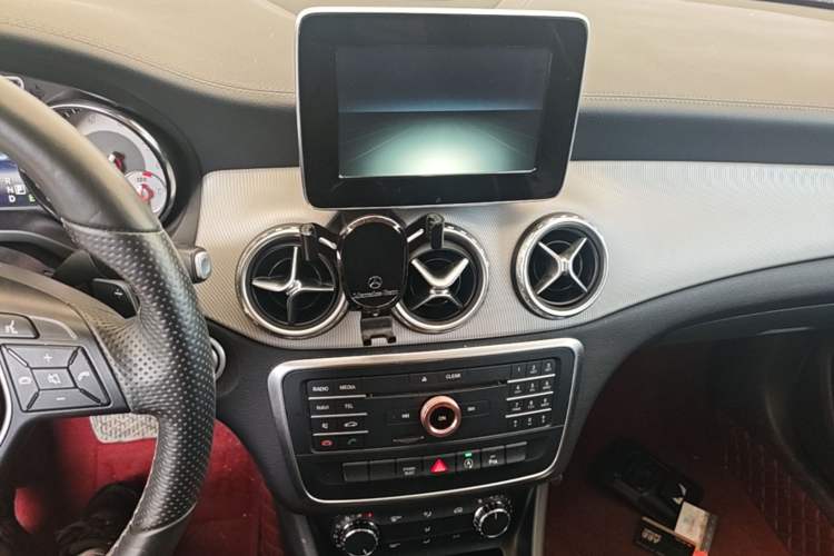 Used Mercedes-Benz GLA 2016 GLA 200 Fashion Model Audio And AC Panel