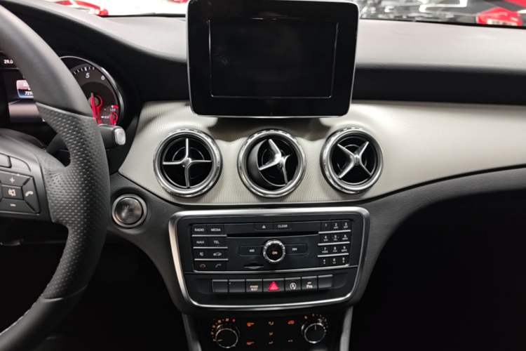 Used Mercedes-Benz GLA 2016 GLA 200 Sport Edition Audio And AC Panel