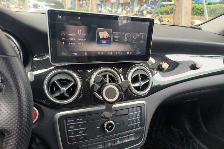 Used Mercedes-Benz GLA 2016 GLA 200 Fashion Model Audio And AC Panel