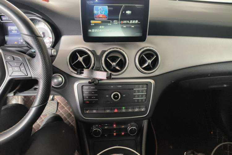 Used Mercedes-Benz GLA 2016 GLA 220 4MATIC Fashion Edition Audio And AC Panel