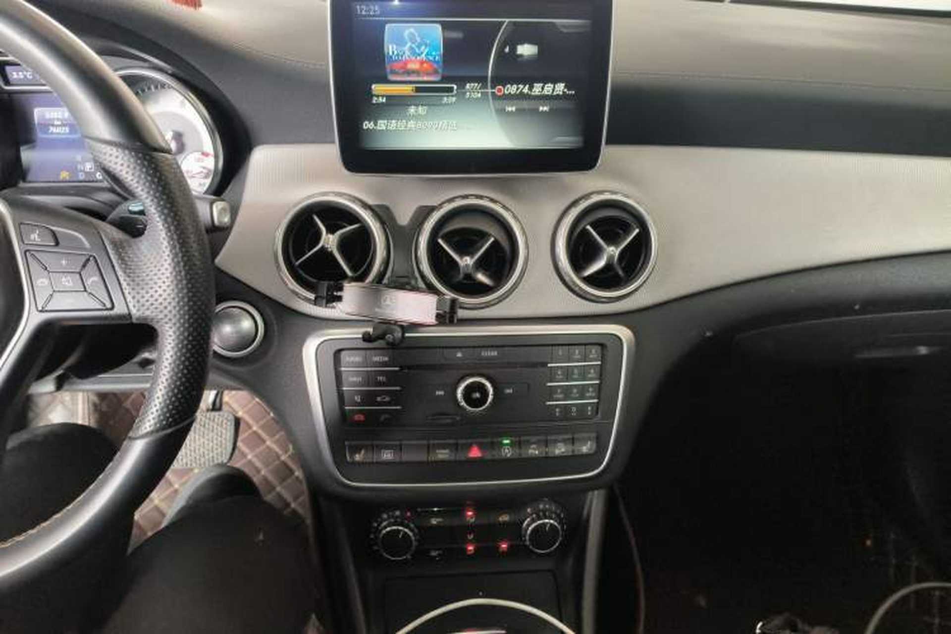 Used Mercedes-Benz GLA 2016 GLA 220 4MATIC Fashion Edition Audio And AC Panel