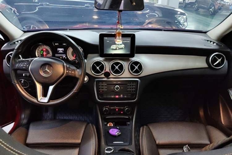 Used Mercedes-Benz GLA 2016 GLA 200 Sport Edition Center Console