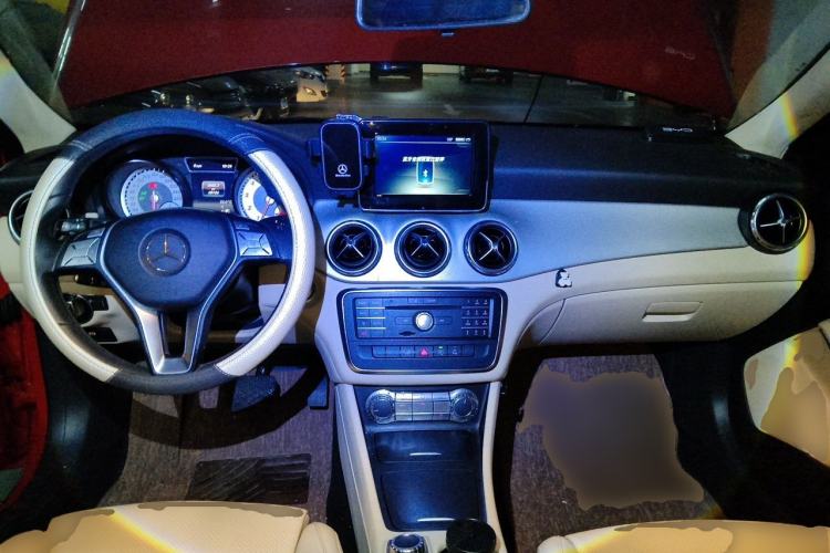Used Mercedes-Benz GLA 2016 GLA 200 Sport Edition Center Console