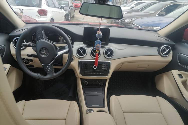 Used Mercedes-Benz GLA 2016 GLA 200 Sport Edition Center Console