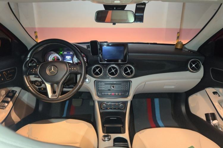 Used Mercedes-Benz GLA 2016 GLA 200 Sport Edition Center Console