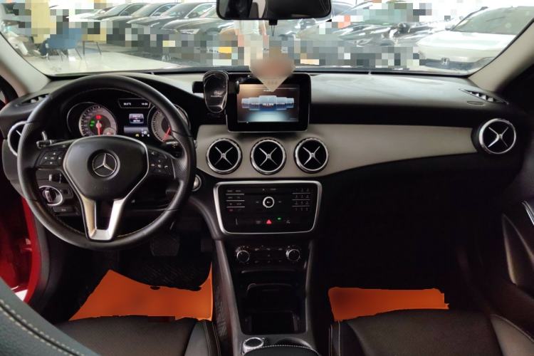 Used Mercedes-Benz GLA 2016 GLA 200 Sport Edition Center Console