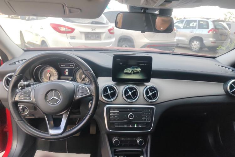 Used Mercedes-Benz GLA 2016 GLA 200 Fashion Model Center Console