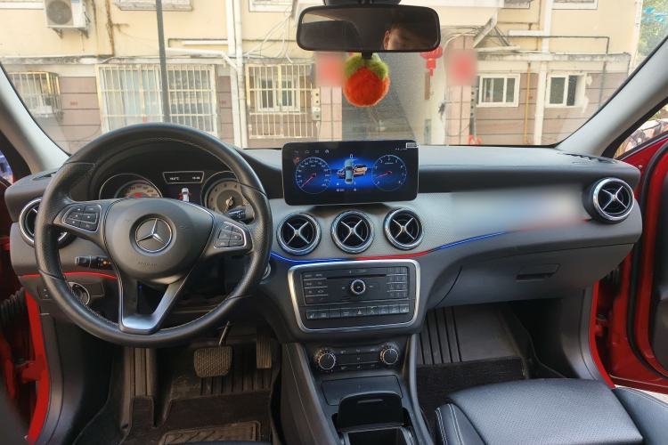 Used Mercedes-Benz GLA 2016 GLA 220 4MATIC Fashion Edition Center Console