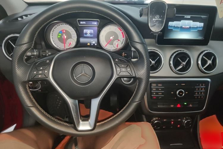 Used Mercedes-Benz GLA 2016 GLA 200 Sport Edition Center Console
