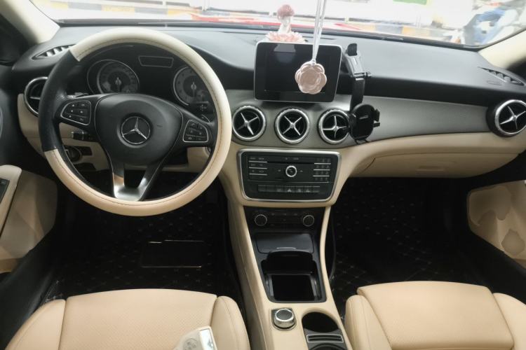 Used Mercedes-Benz GLA 2016 GLA 200 Sport Edition Center Console