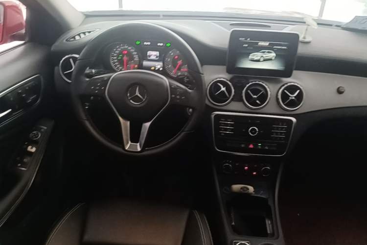 Used Mercedes-Benz GLA 2016 GLA 200 Fashion Model Center Console