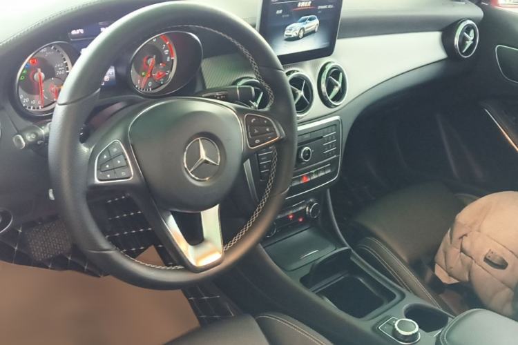 Used Mercedes-Benz GLA 2016 GLA 200 Fashion Model Center Console