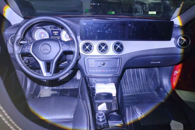 Used Mercedes-Benz GLA 2016 GLA 220 4MATIC Fashion Edition Center Console