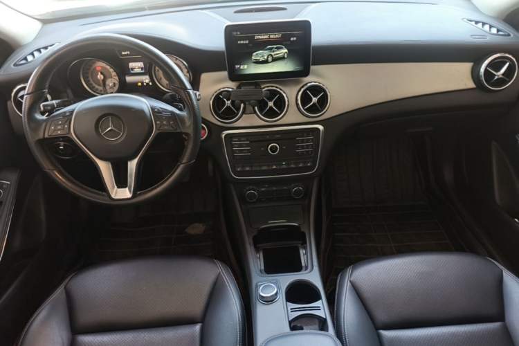 Used Mercedes-Benz GLA 2016 GLA 220 4MATIC Fashion Edition Center Console