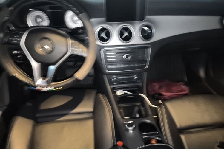 Used Mercedes-Benz GLA 2016 GLA 220 4MATIC Fashion Edition Center Console