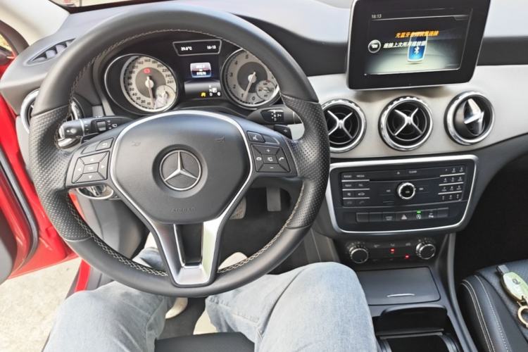 Used Mercedes-Benz GLA 2016 GLA 200 Sport Edition Center Console
