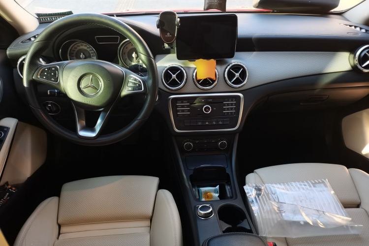 Used Mercedes-Benz GLA 2016 GLA 200 Fashion Model Center Console