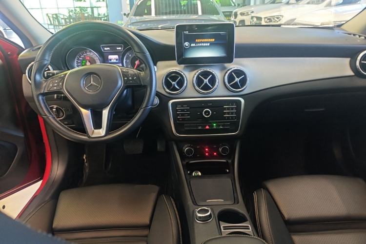 Used Mercedes-Benz GLA 2016 GLA 200 Sport Edition Center Console