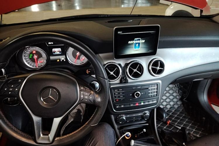 Used Mercedes-Benz GLA 2016 GLA 220 4MATIC Fashion Edition Center Console