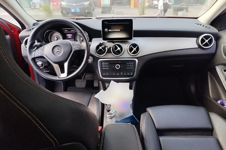 Used Mercedes-Benz GLA 2016 GLA 220 4MATIC Fashion Edition Center Console