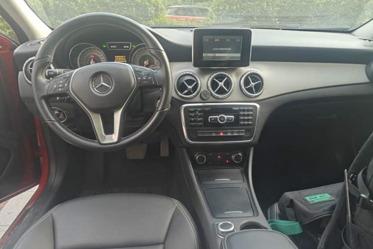 Used Mercedes-Benz GLA 2016 GLA 200 Sport Edition Center Console