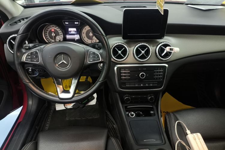 Used Mercedes-Benz GLA 2016 GLA 200 Sport Edition Center Console