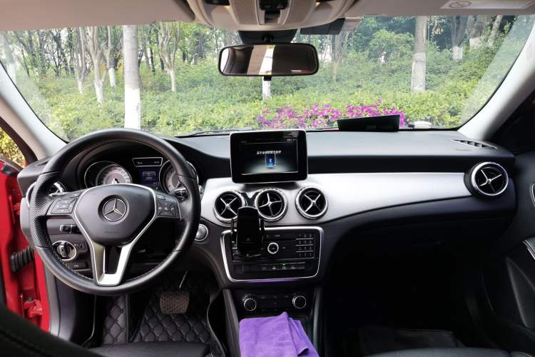 Used Mercedes-Benz GLA 2016 GLA 200 Sport Edition Center Console