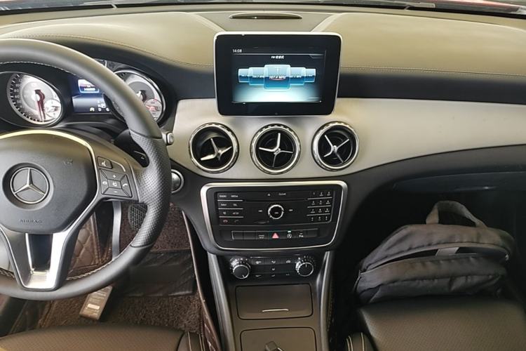 Used Mercedes-Benz GLA 2016 GLA 200 Fashion Model Center Console