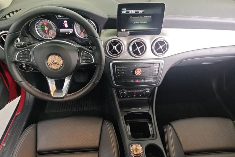 Used Mercedes-Benz GLA 2016 GLA 200 Fashion Model Center Console