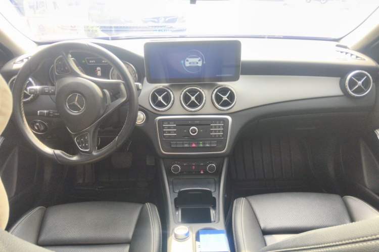 Used Mercedes-Benz GLA 2016 GLA 200 Sport Edition Center Console
