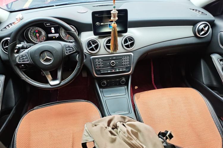 Used Mercedes-Benz GLA 2016 GLA 200 Fashion Model Center Console