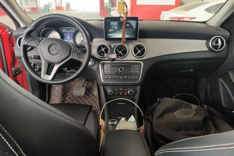 Used Mercedes-Benz GLA 2016 GLA 220 4MATIC Fashion Edition Center Console