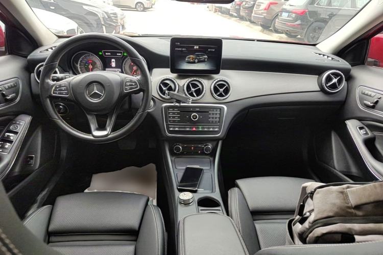 Used Mercedes-Benz GLA 2016 GLA 220 4MATIC Luxury Model Center Console
