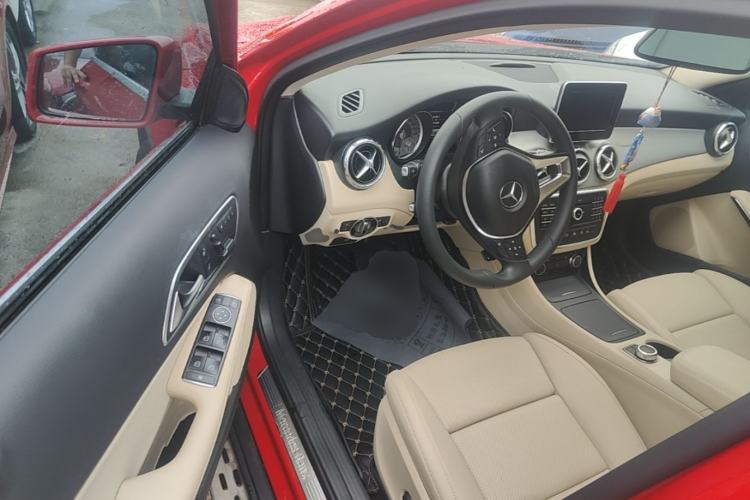 Used Mercedes-Benz GLA 2016 GLA 200 Sport Edition Driver Seat