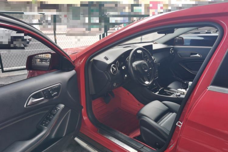 Used Mercedes-Benz GLA 2016 GLA 200 Sport Edition Driver Seat
