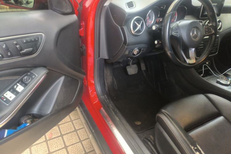Used Mercedes-Benz GLA 2016 GLA 200 Sport Edition Driver Seat