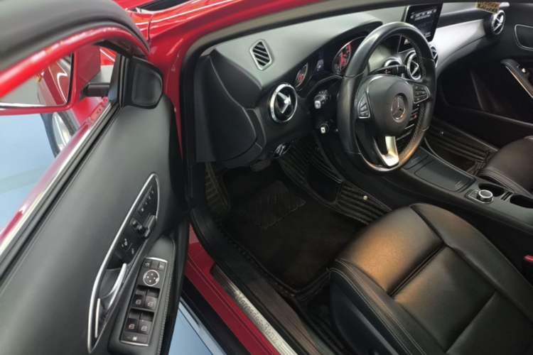 Used Mercedes-Benz GLA 2016 GLA 200 Sport Edition Driver Seat