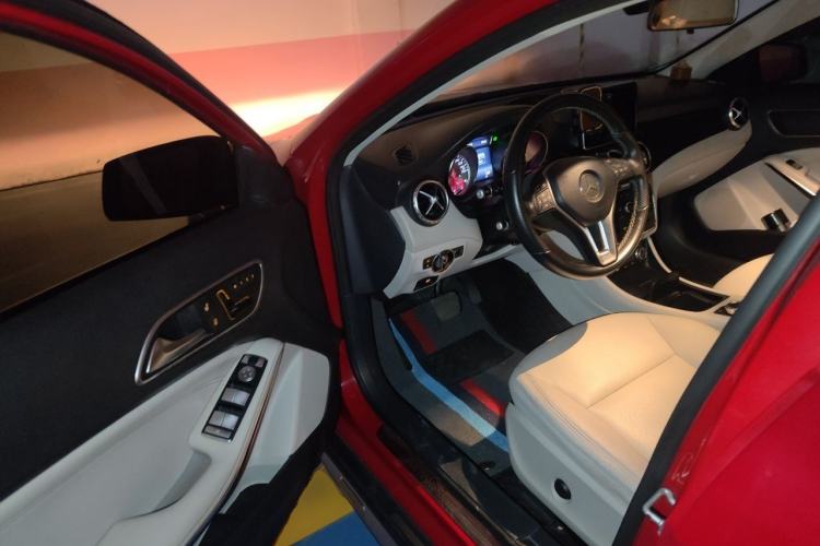 Used Mercedes-Benz GLA 2016 GLA 200 Sport Edition Driver Seat