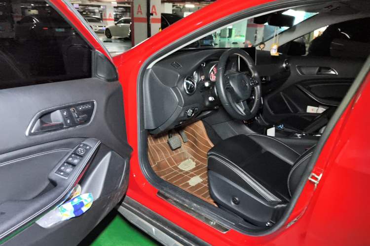 Used Mercedes-Benz GLA 2016 GLA 200 Sport Edition Driver Seat