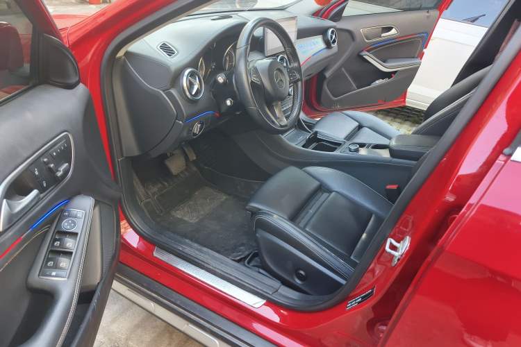 Used Mercedes-Benz GLA 2016 GLA 220 4MATIC Fashion Edition Driver Seat