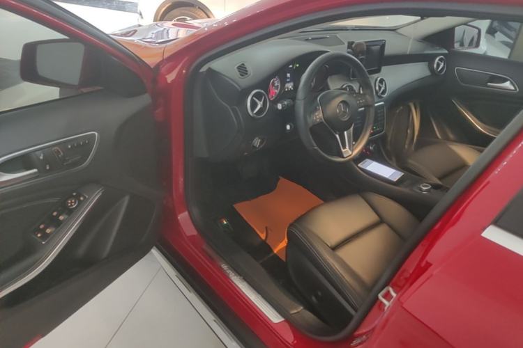 Used Mercedes-Benz GLA 2016 GLA 200 Sport Edition Driver Seat