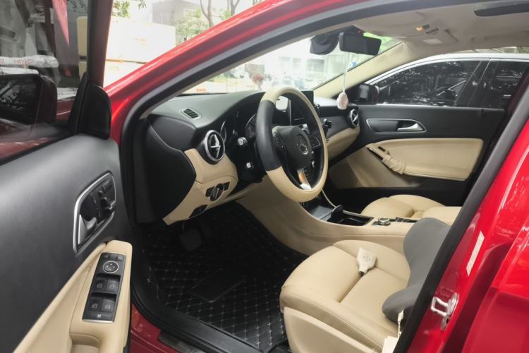 Used Mercedes-Benz GLA 2016 GLA 200 Sport Edition Driver Seat