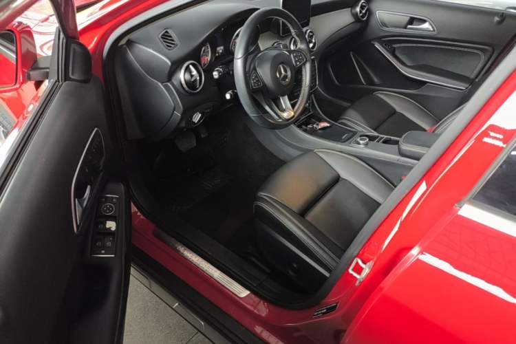 Used Mercedes-Benz GLA 2016 GLA 200 Sport Edition Driver Seat