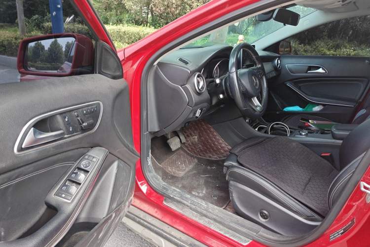 Used Mercedes-Benz GLA 2016 GLA 200 Sport Edition Driver Seat