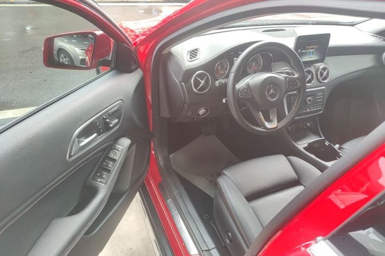 Used Mercedes-Benz GLA 2016 GLA 220 4MATIC Fashion Edition Driver Seat